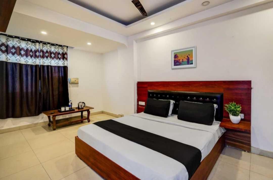 Hotel O Anshu B&B Nuova Delhi Esterno foto
