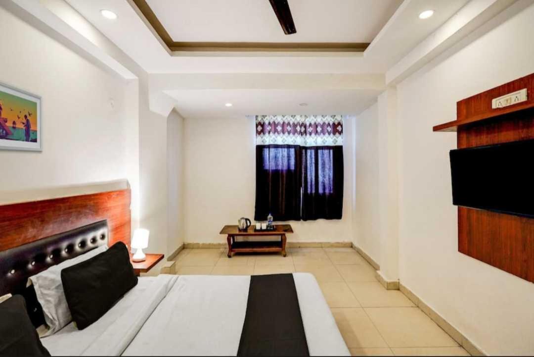 Hotel O Anshu B&B Nuova Delhi Esterno foto