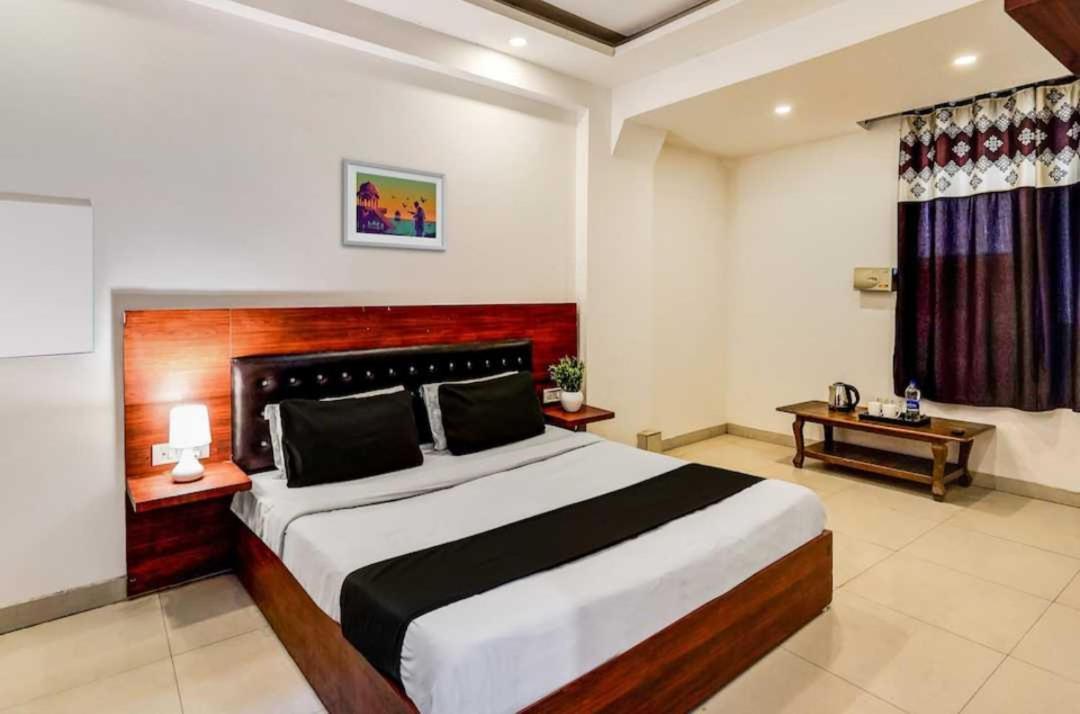 Hotel O Anshu B&B Nuova Delhi Esterno foto