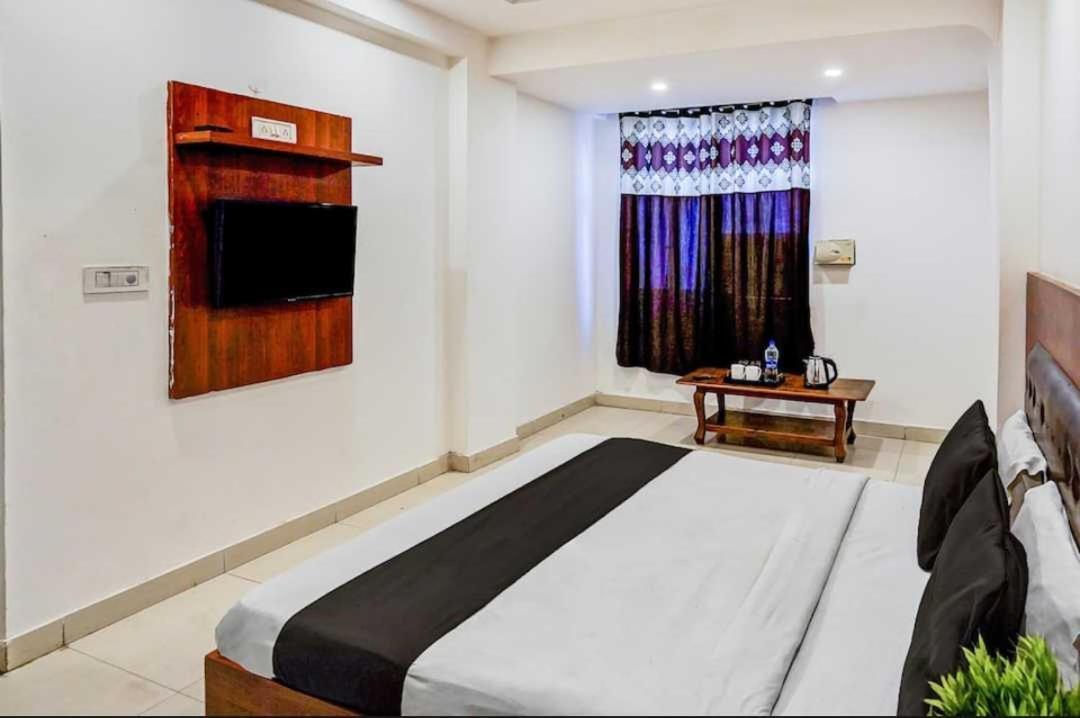 Hotel O Anshu B&B Nuova Delhi Esterno foto